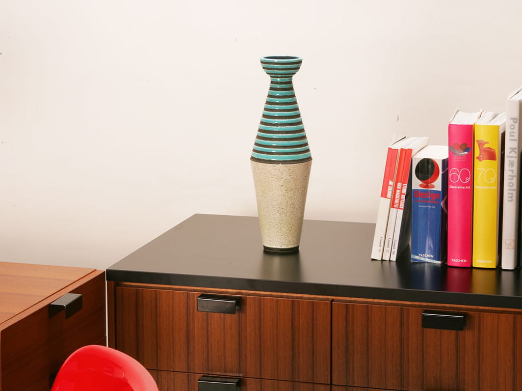 INV-001 Vase