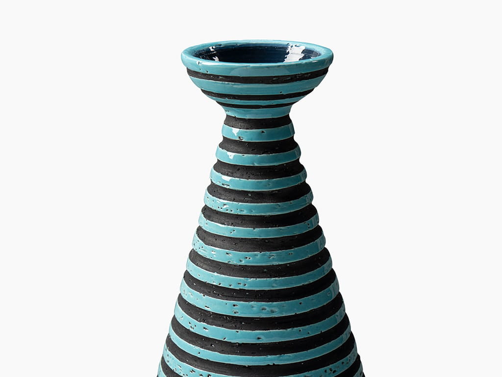 INV-001 Vase