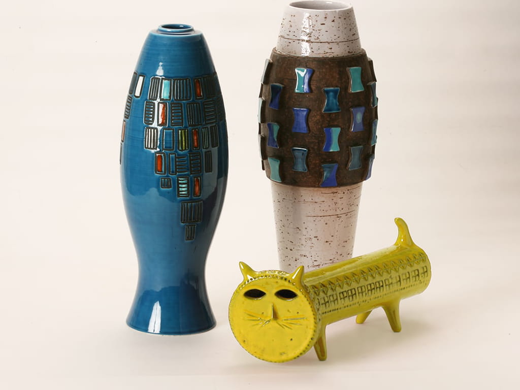 INV-126 Cat-Shaped Figure
