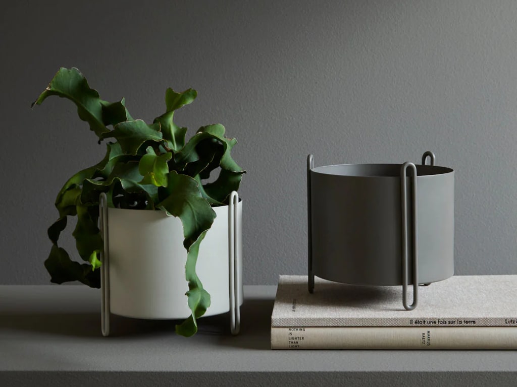 Pidestall Planter