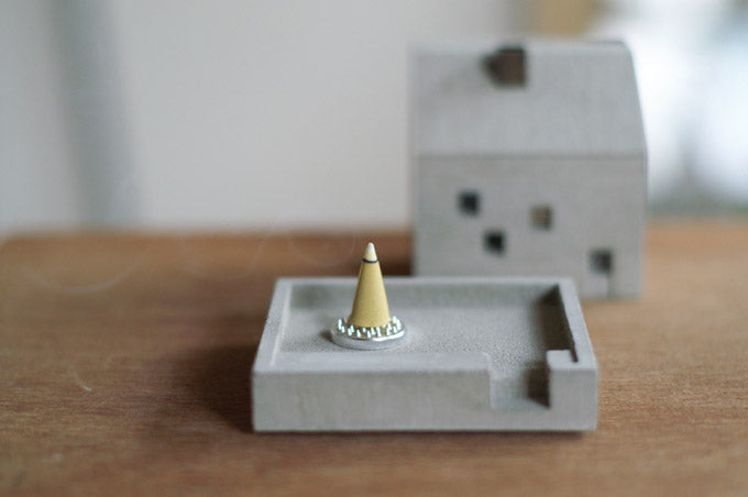 Cottage Incense Pot