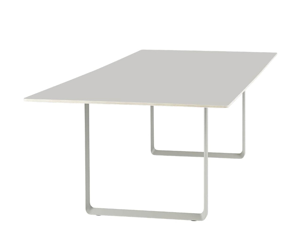 70/70 Table