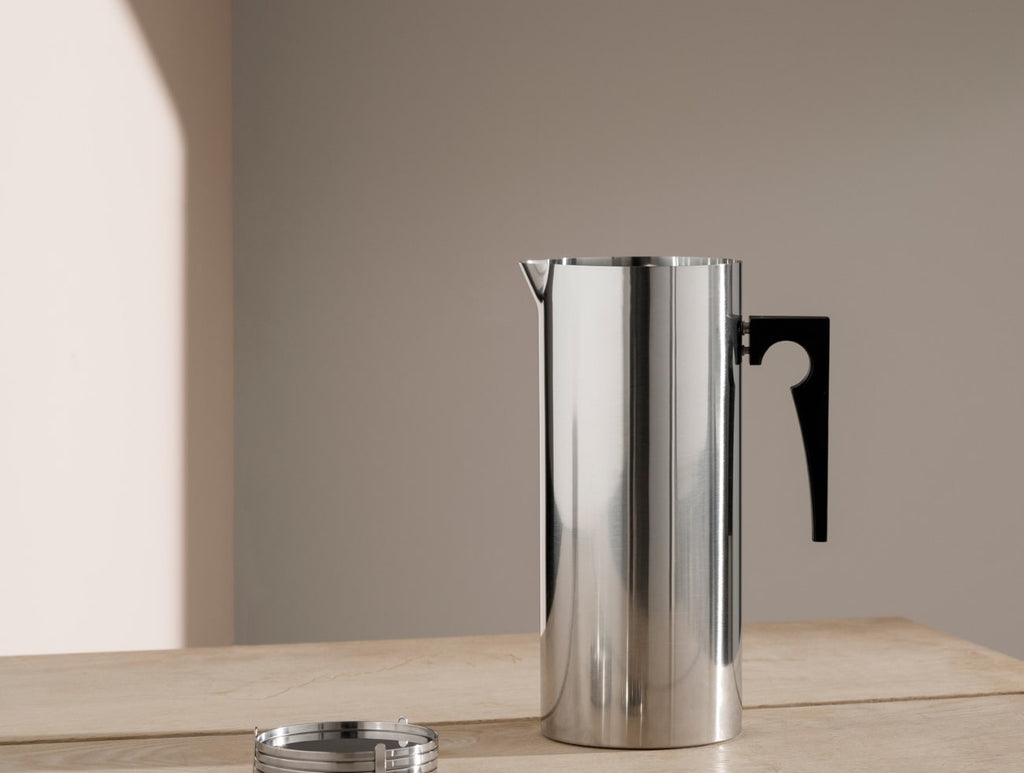 Cylinda-Line Jug with Icelip 2L